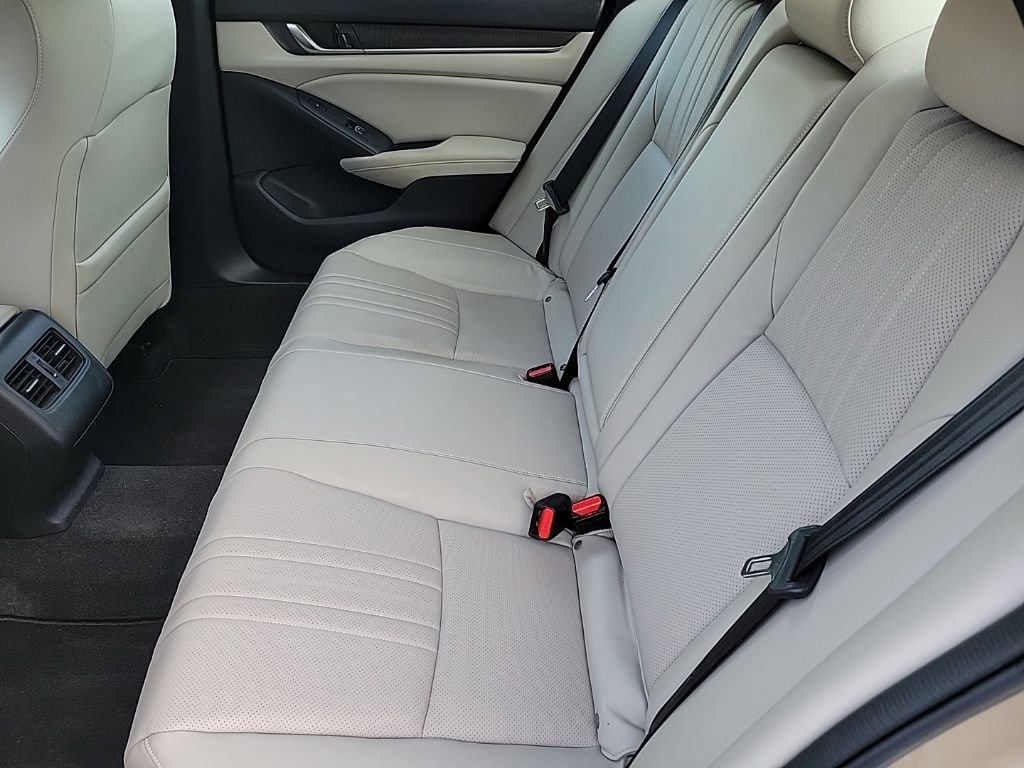 Used 2018 Honda Accord Touring image 13