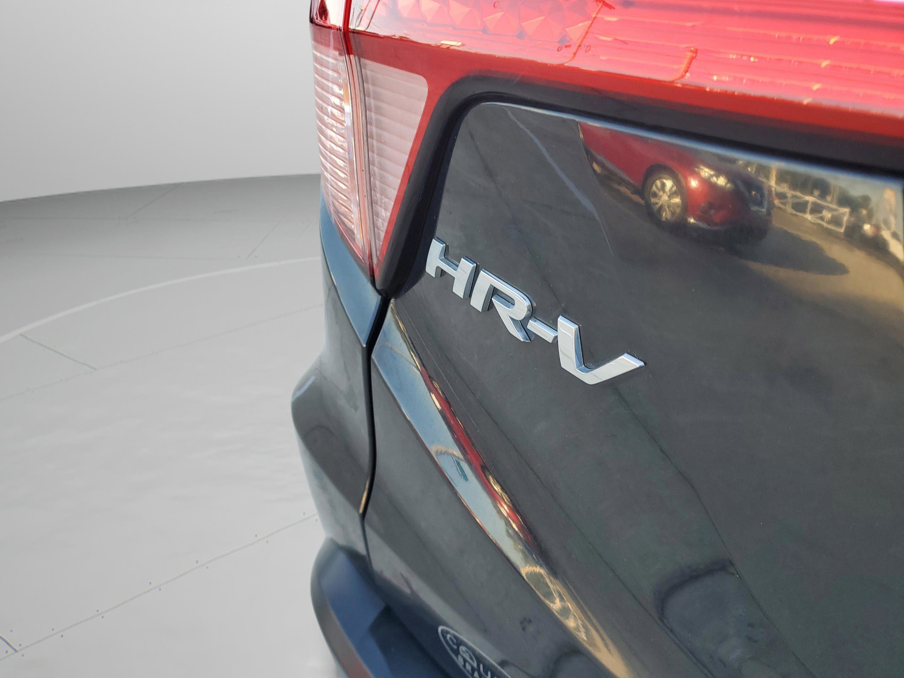 Used 2017 Honda HR-V LX image 32