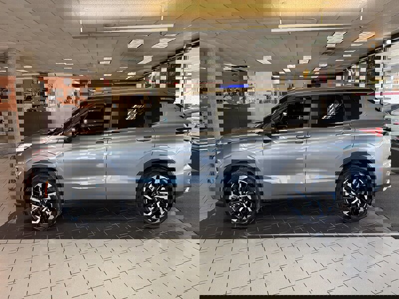 Used 2024 Mitsubishi Outlander SE Black Edition image 2