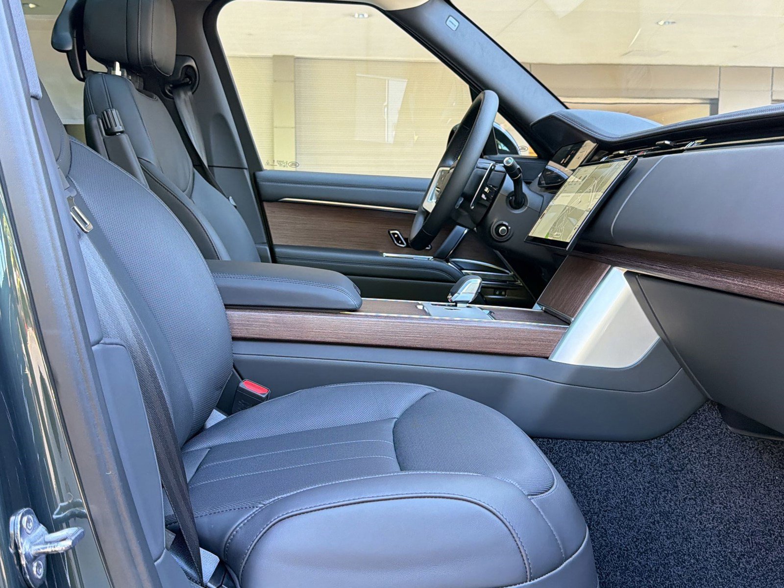 New 2026 Land Rover Range Rover SE image 31