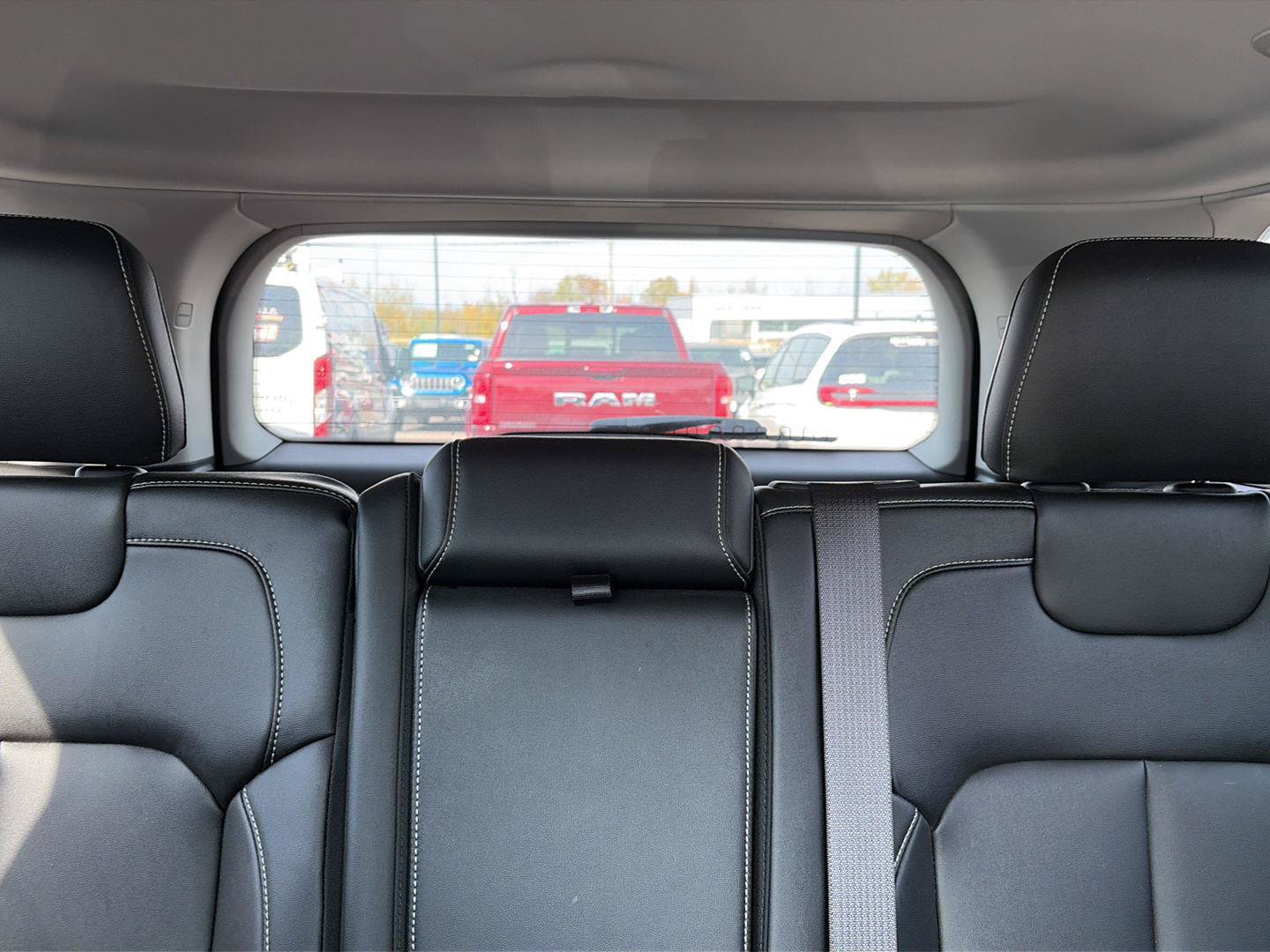 Used 2023 Jeep Grand Cherokee Limited AWD/4WD image 13