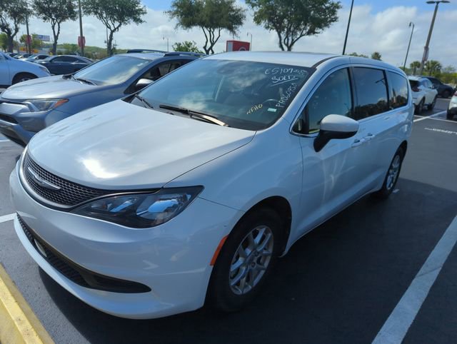 Used 2023 Chrysler Voyager LX FWD image 5