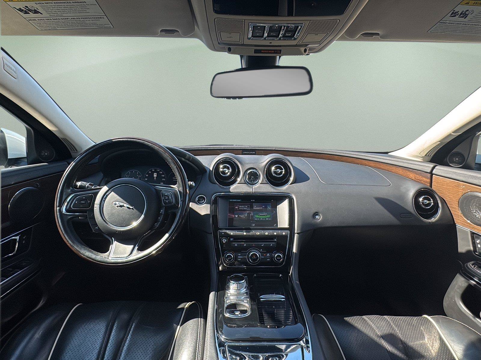 Used 2016 Jaguar XJ Supercharged RWD image 22
