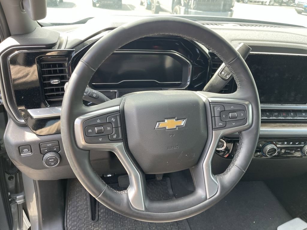 Used 2025 Chevrolet Silverado 1500 LT AWD/4WD image 7