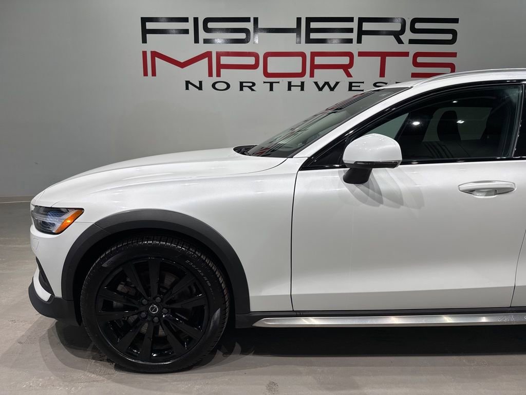 Used 2023 Volvo V60 B5 Cross Country Ultimate w/ Climate Package image 7