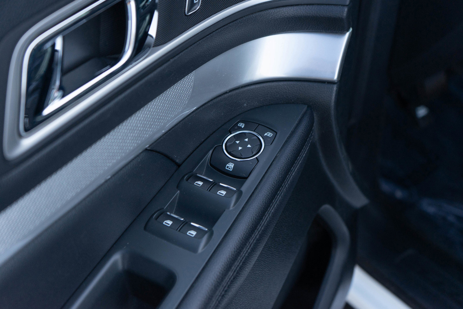 Used 2017 Ford Explorer XLT w/ Equipment Group 202A image 19