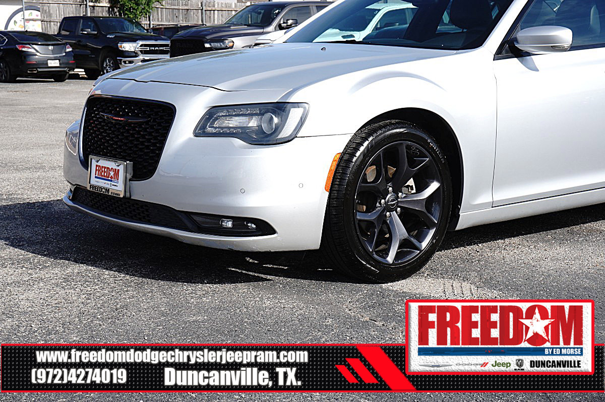 Used 2023 Chrysler 300 S RWD image 43
