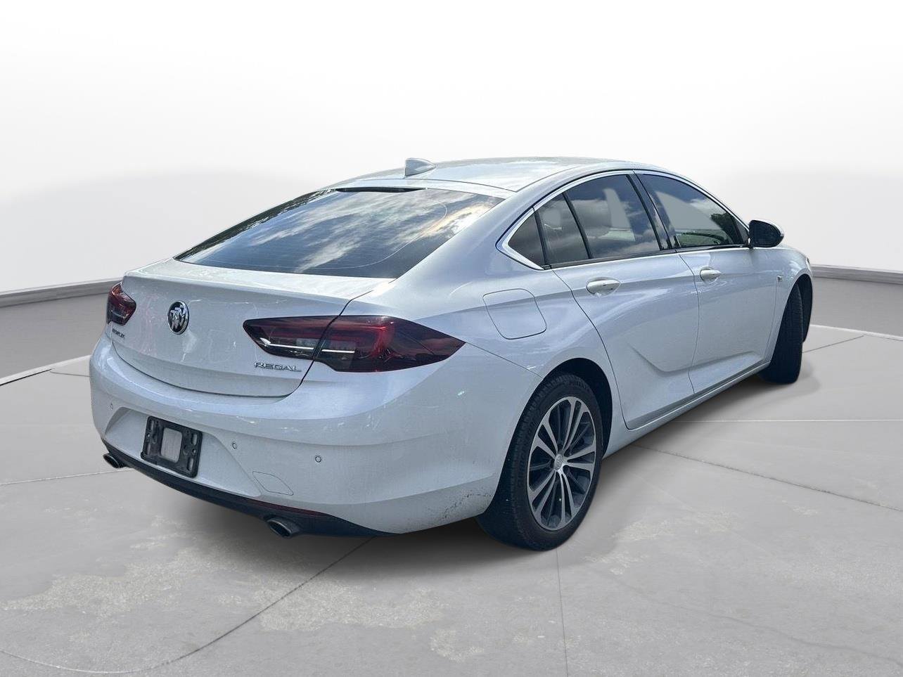 Used 2018 Buick Regal Essence w/ Driver Confidence Package #1 FWD image 6
