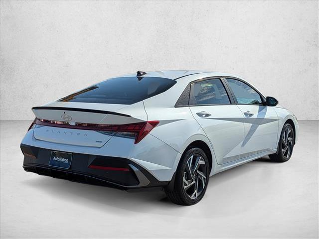 Used 2025 Hyundai Elantra SEL FWD image 2