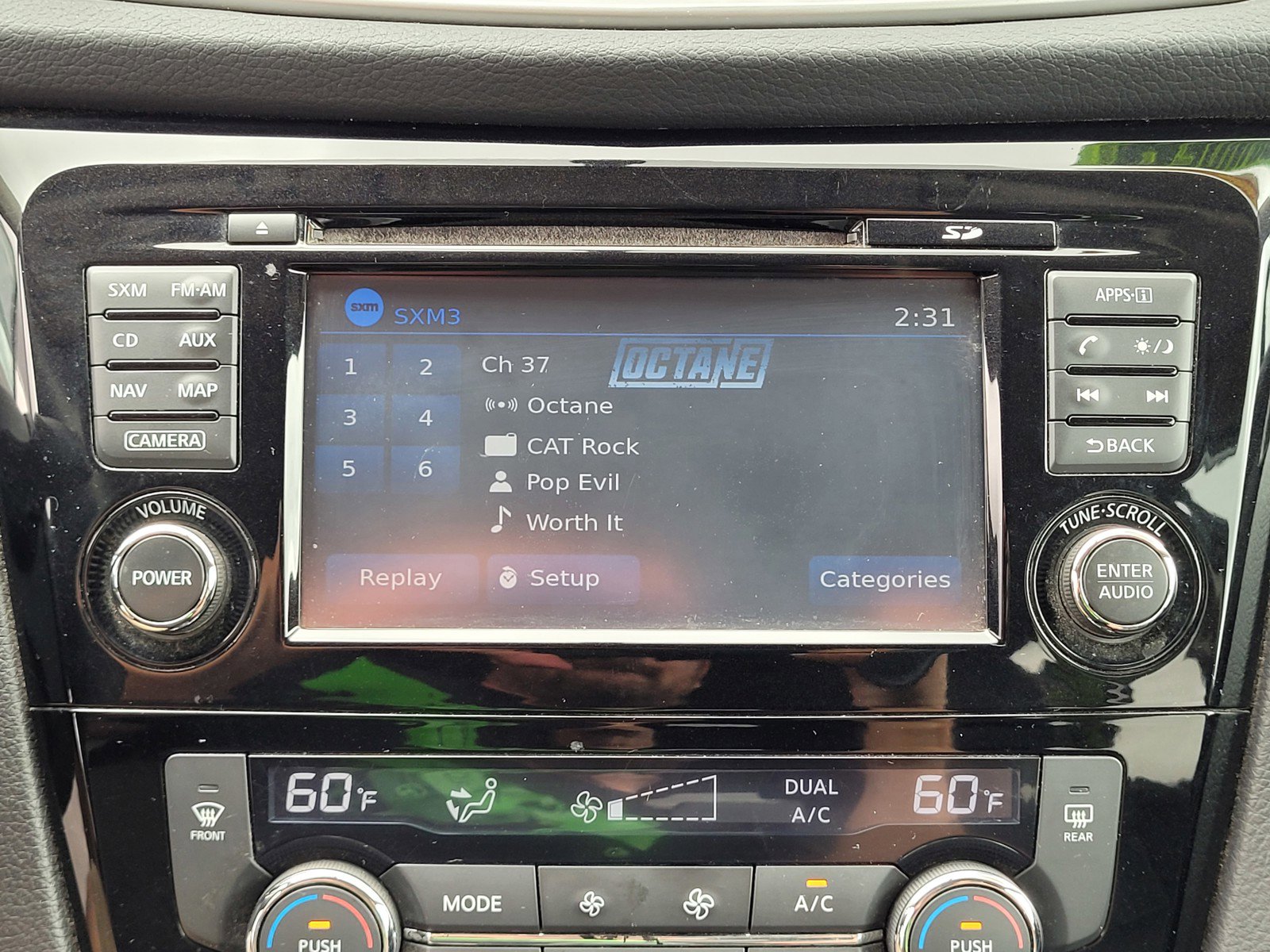 Used 2016 Nissan Rogue SL w/ SL Premium Package image 11