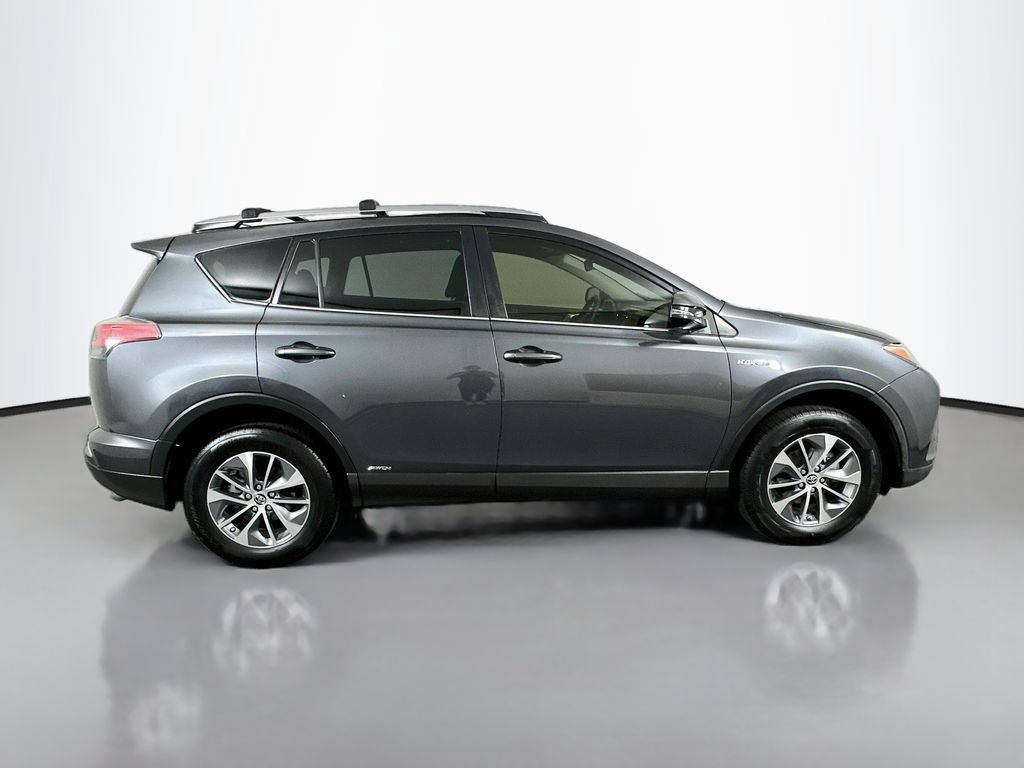 Used 2017 Toyota RAV4 XLE w/ Convenience Package AWD/4WD image 4