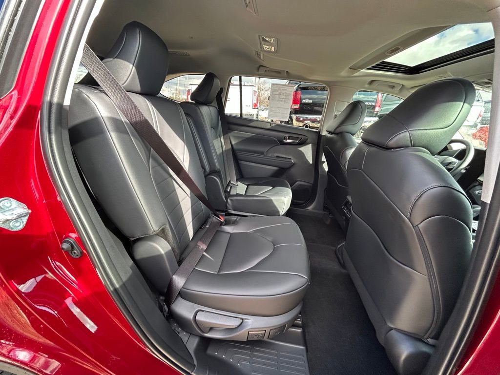 Used 2026 Toyota Highlander XLE image 29
