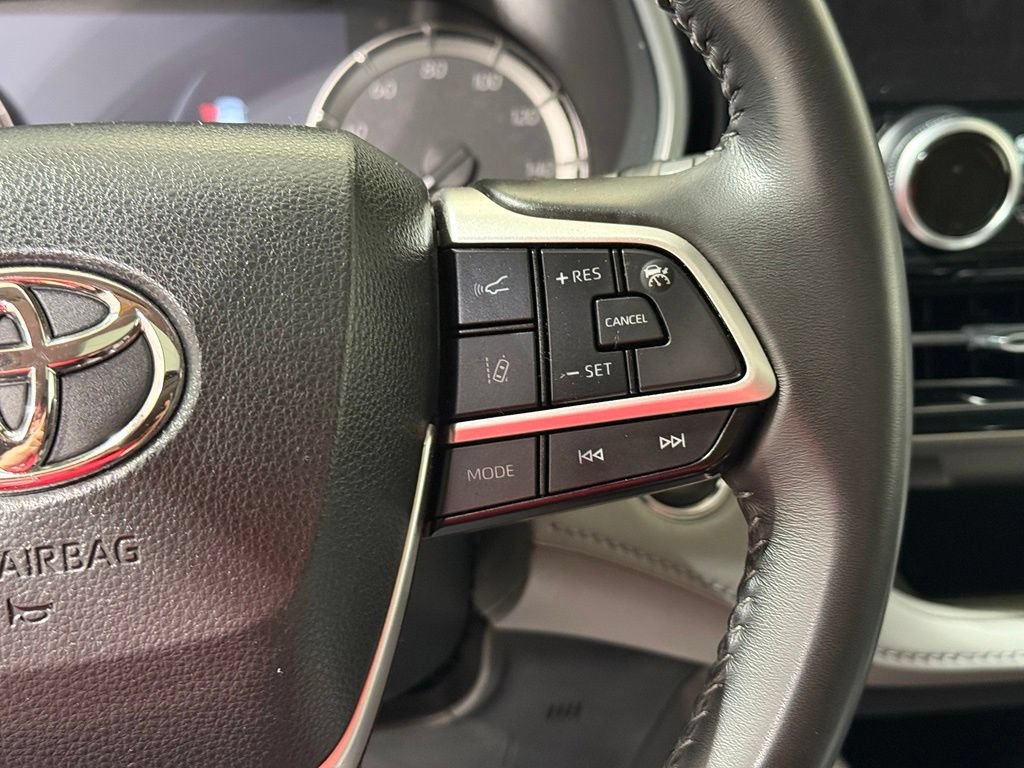 Used 2023 Toyota Highlander XLE AWD/4WD image 27