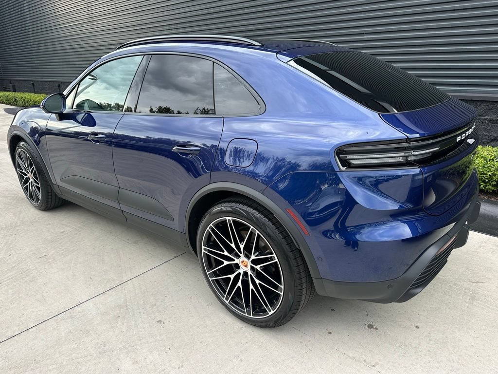 Used 2026 Porsche Macan Electric RWD image 3