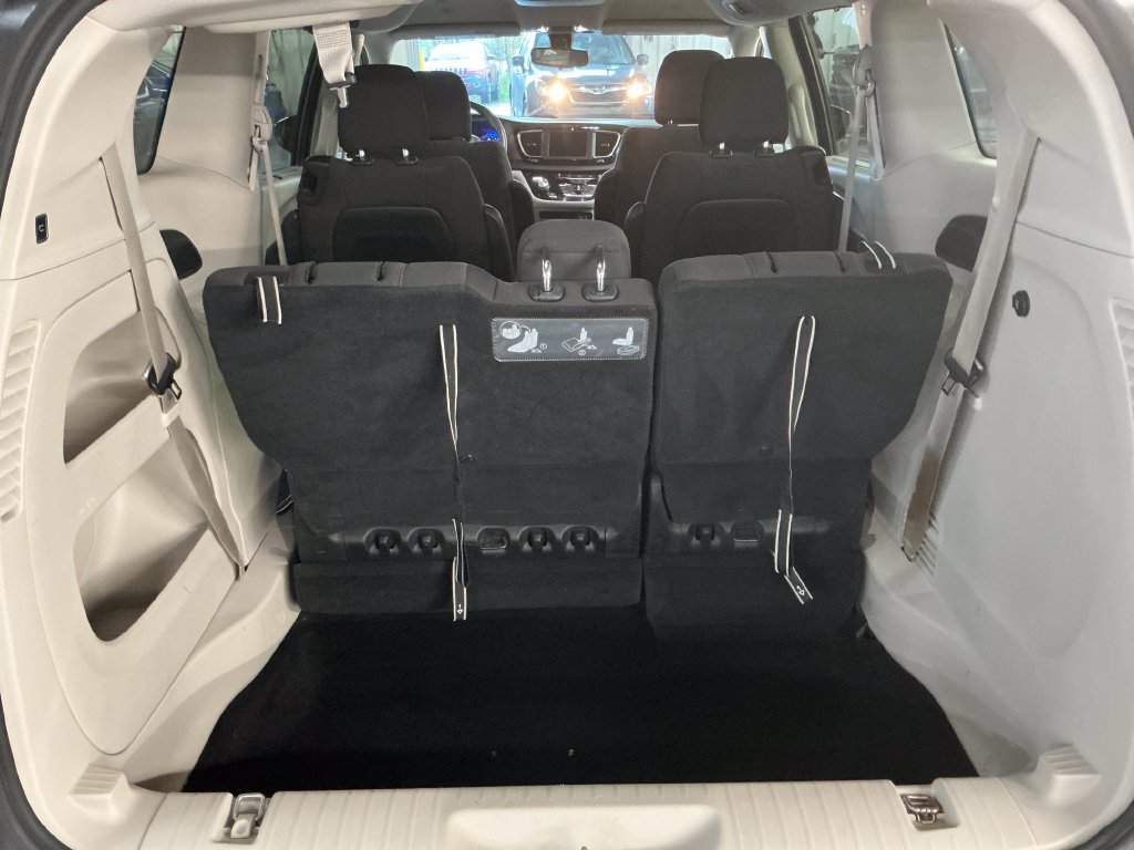 Used 2018 Chrysler Pacifica Touring Plus FWD image 27