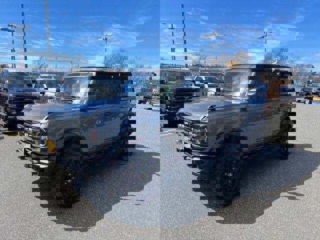 Certified 2023 Ford Bronco Black Diamond image 3