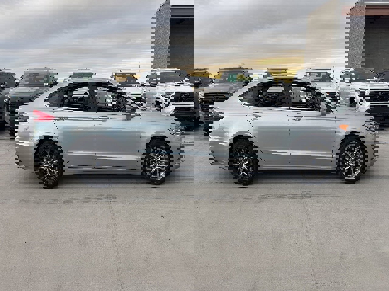 Used 2020 Ford Fusion SEL image 3