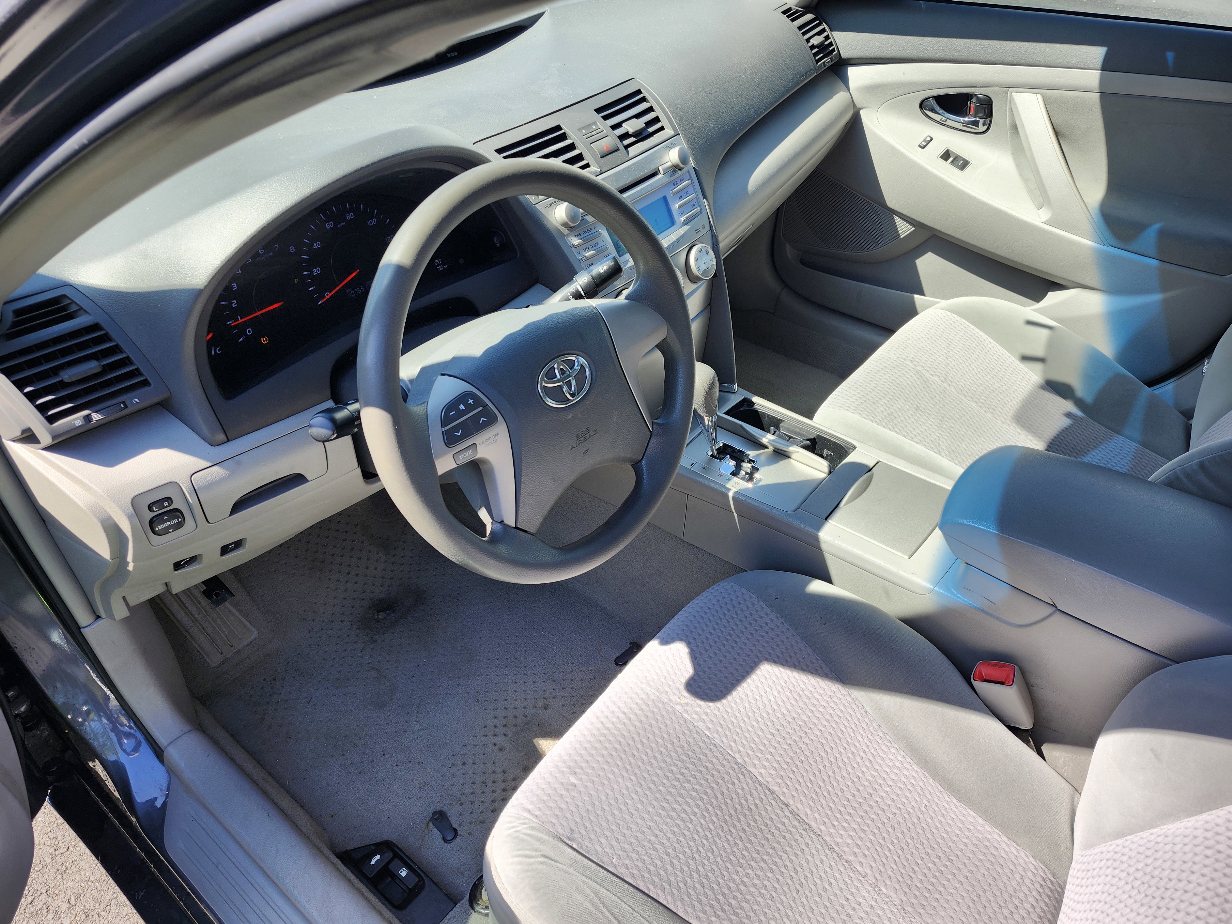 Used 2011 Toyota Camry LE FWD image 4