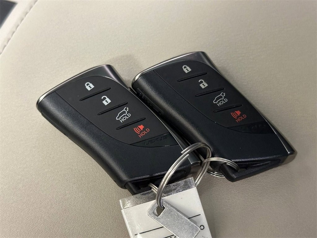 Used 2024 Lexus RZ 300e Premium image 34