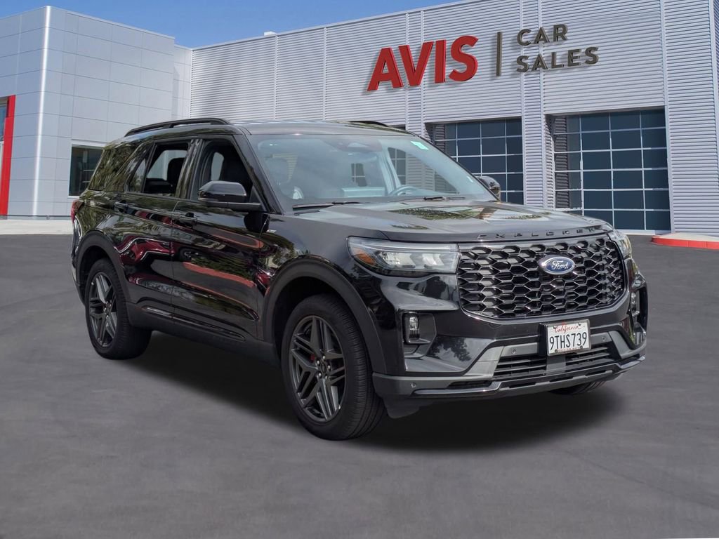 Used 2025 Ford Explorer ST-Line w/ ST-Line Street Pack image 3