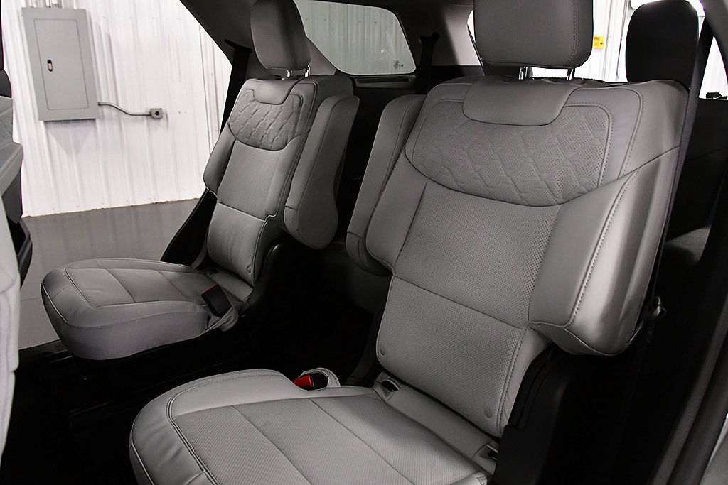 New 2026 Ford Explorer Platinum w/ LUX Leather Package AWD/4WD image 31