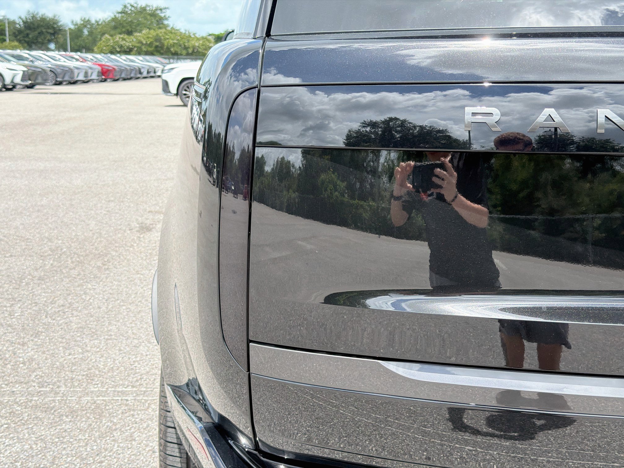 New 2026 Land Rover Range Rover Long Wheelbase SE AWD/4WD image 10