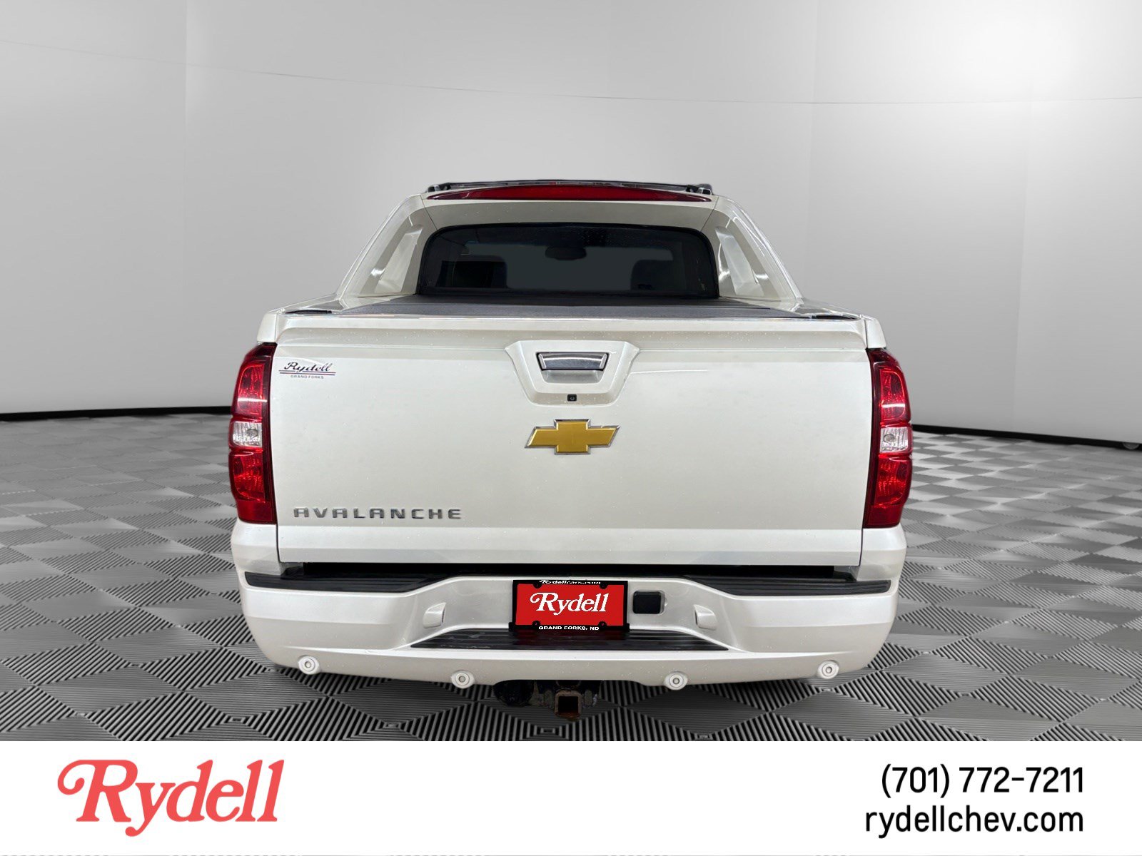 Used 2012 Chevrolet Avalanche LTZ AWD/4WD image 4