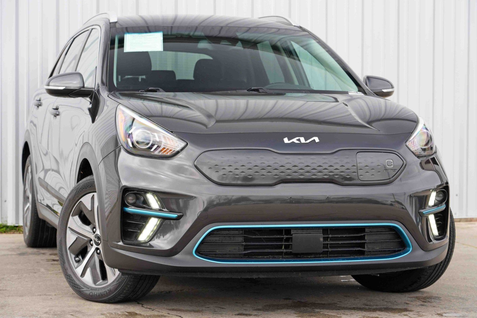 Used 2022 Kia Niro EX image 2