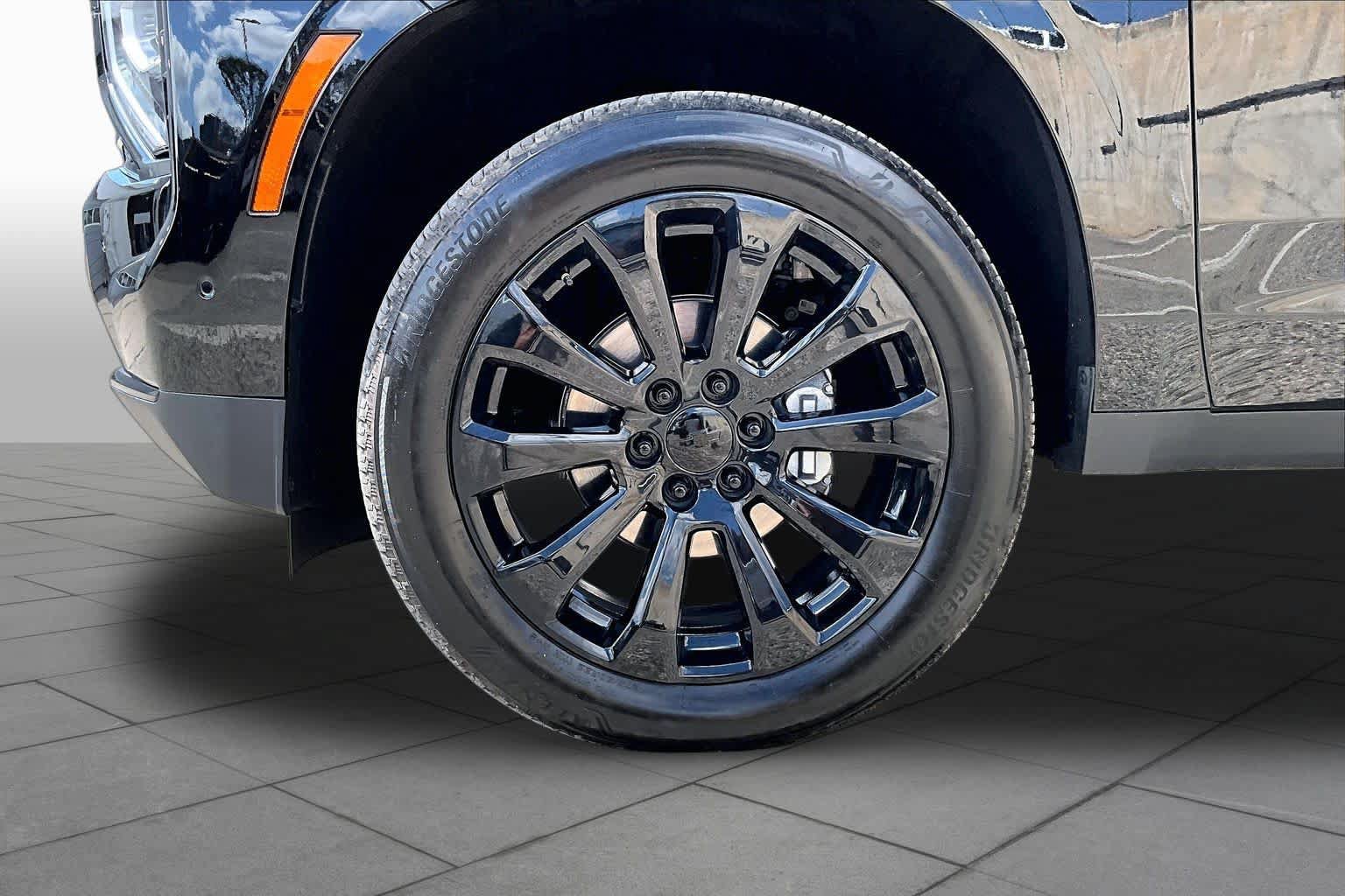 Used 2025 Chevrolet Tahoe Premier w/ Sun And Tow Package RWD image 13