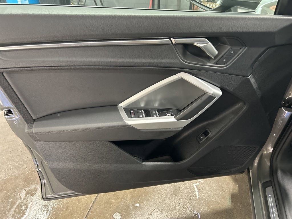 Used 2025 Audi Q3 2.0T Premium image 11