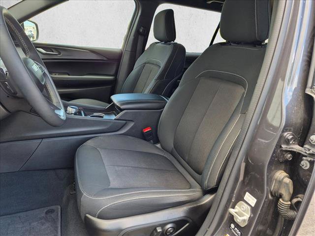 Used 2024 Jeep Grand Cherokee L Laredo AWD/4WD image 15