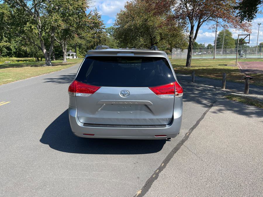 Used 2012 Toyota Sienna XLE w/ Entertainment Pkg FWD image 26