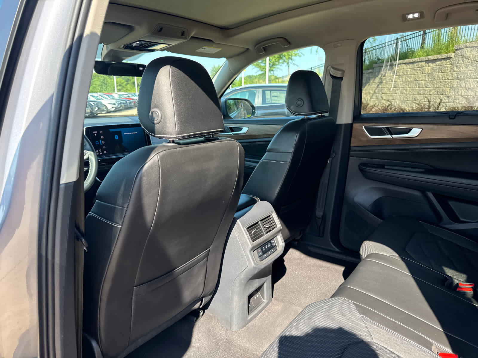 Certified 2024 Volkswagen Atlas SE image 13