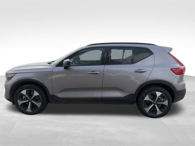 Used 2026 Volvo XC40 B5 Plus AWD/4WD image 3
