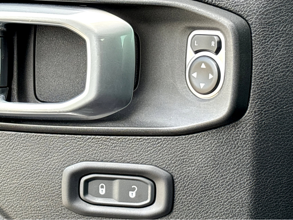 Used 2020 Jeep Wrangler Unlimited Rubicon w/ Quick Order Package 28Y Recon image 32