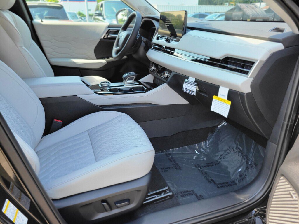 New 2025 Mitsubishi Outlander SEL image 9