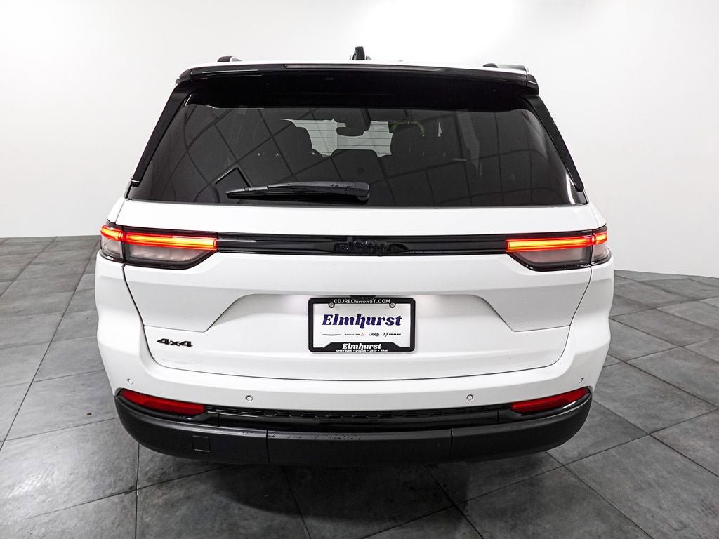 Used 2023 Jeep Grand Cherokee Altitude AWD/4WD image 5