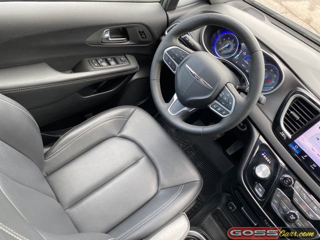 Used 2025 Chrysler Pacifica Select FWD image 21
