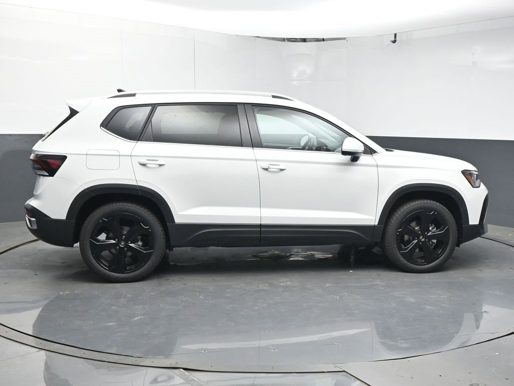 Used 2025 Volkswagen Taos SEL image 8