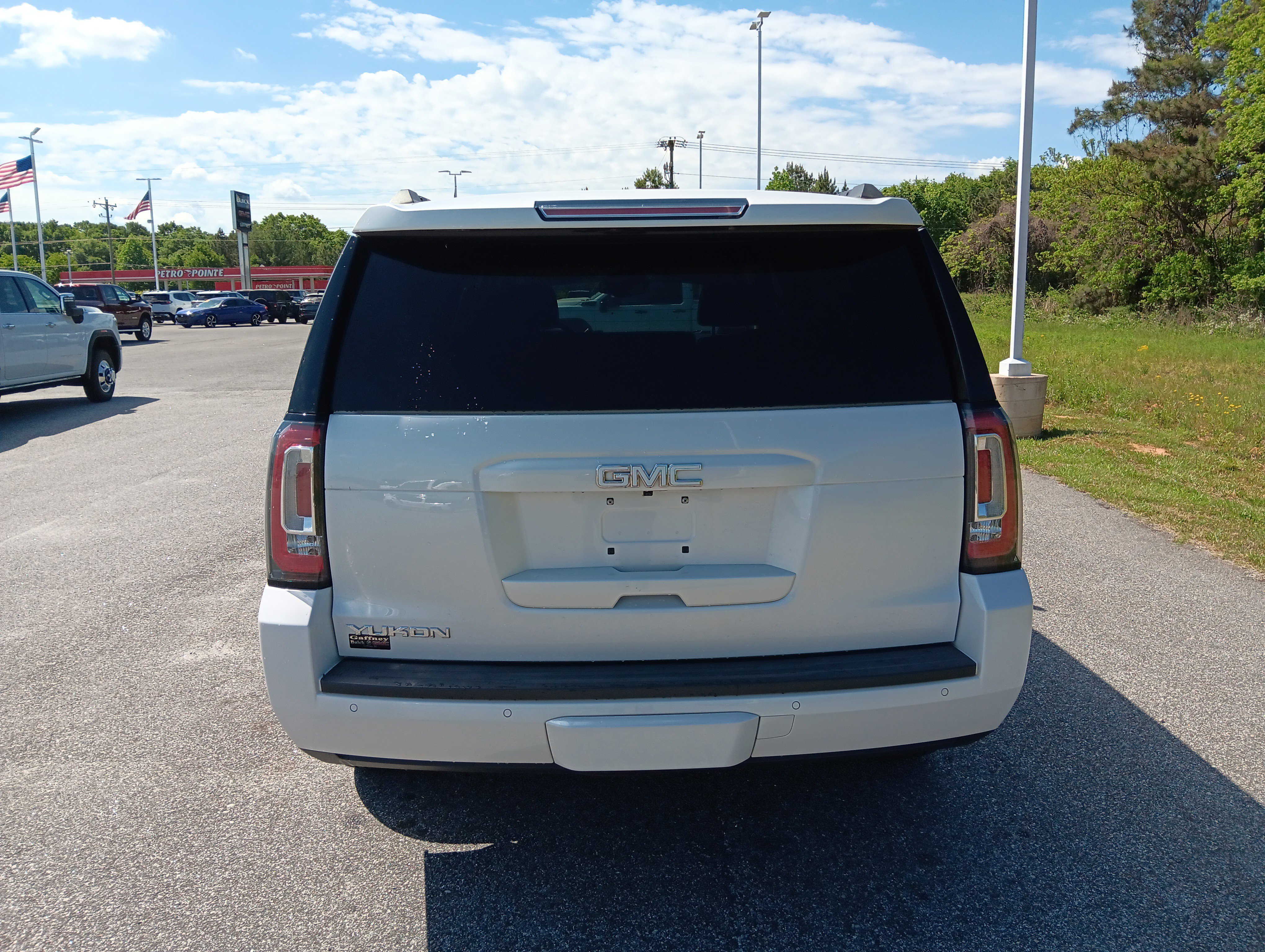 Used 2017 GMC Yukon SLT w/ Open Road Package image 4