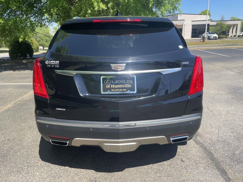 Used 2017 Cadillac XT5 Platinum w/ Driver Assist Package image 3