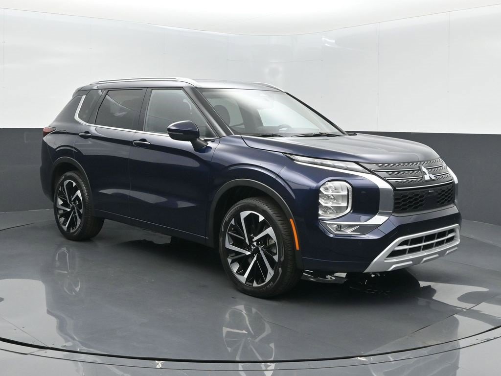 Used 2024 Mitsubishi Outlander SEL image 1