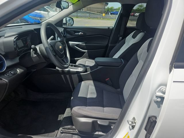 Used 2024 Chevrolet Trax LS w/ LS Convenience Package FWD image 10