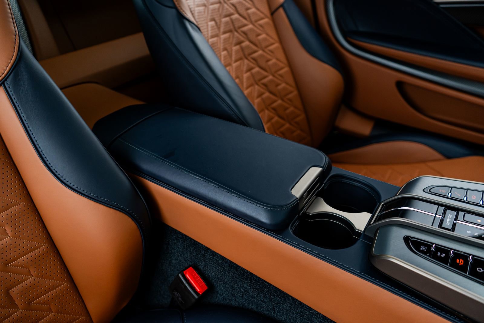 Used 2025 Aston Martin Vanquish image 45