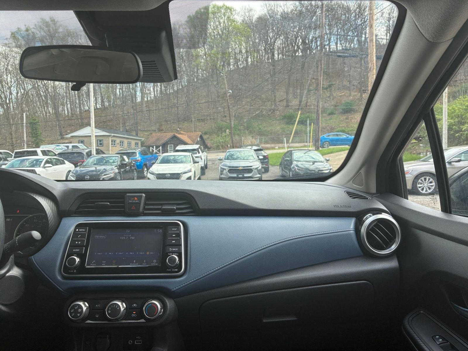 Used 2025 Nissan Versa SV FWD image 34