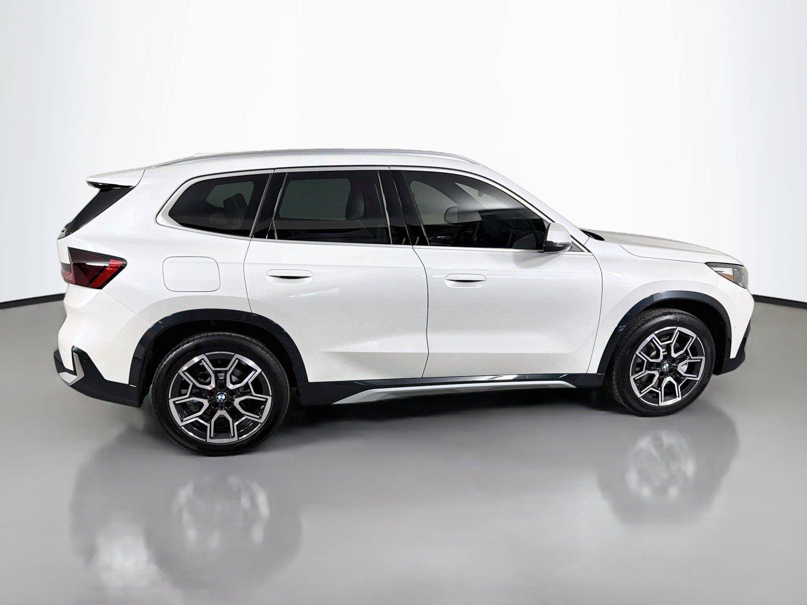 New 2026 BMW X1 xDrive28i w/ Convenience Package AWD/4WD image 4