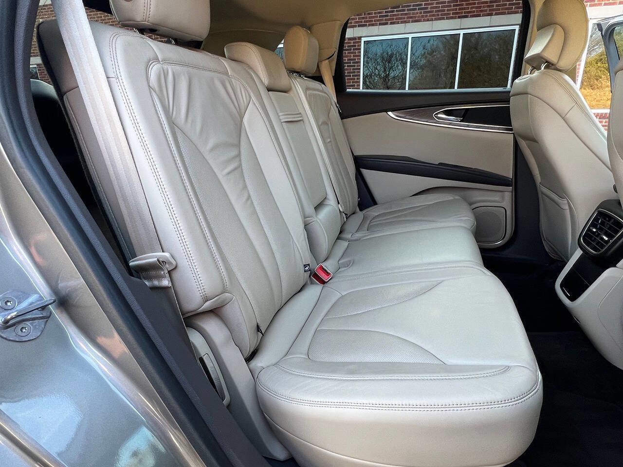 Used 2017 Lincoln MKX Select image 21