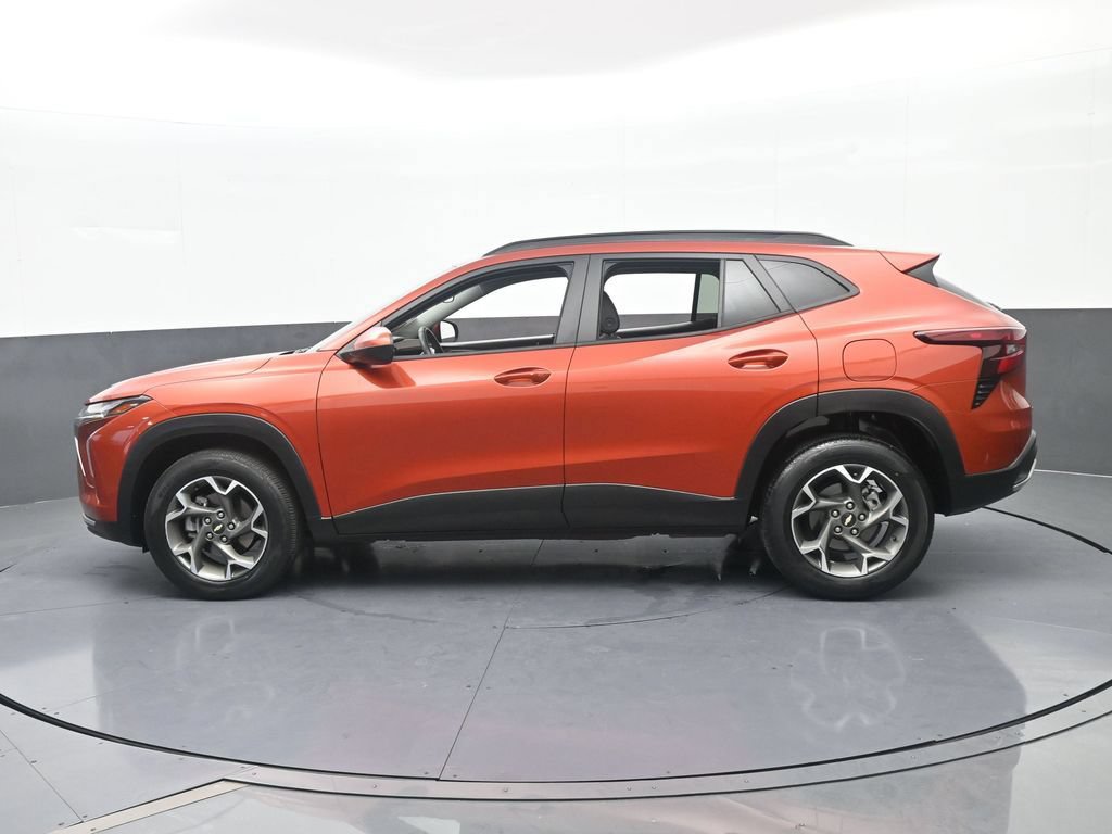 Used 2024 Chevrolet Trax LT w/ Driver Confidence Package FWD image 3