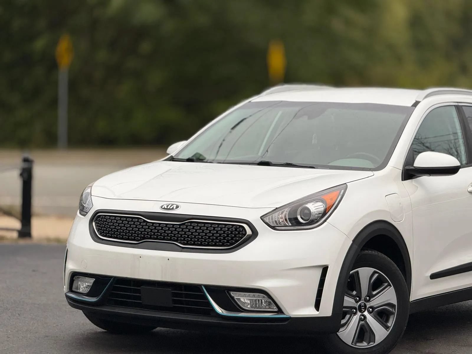 Used 2019 Kia Niro LX FWD image 2