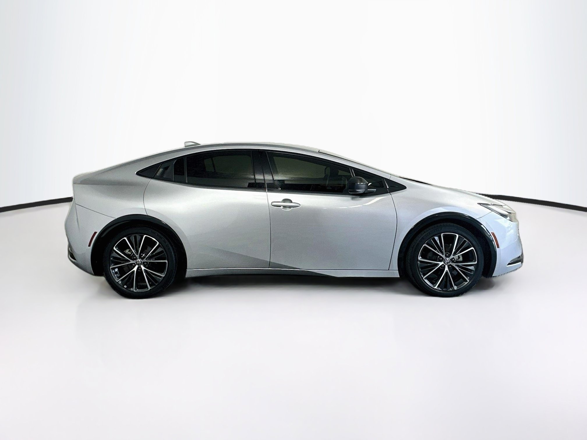 Certified 2023 Toyota Prius XLE FWD image 2